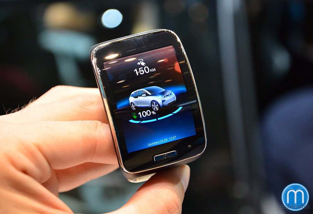 Samsung-Gear-S-BMW-i-Remote-IFA-2014-1-car-innovation