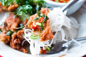 Thai-rice-noodle-with-fried-fish-cake