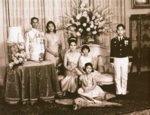 the-king-Bhumiphol-royal-family