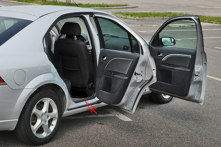 rubber-rim-at-car-door